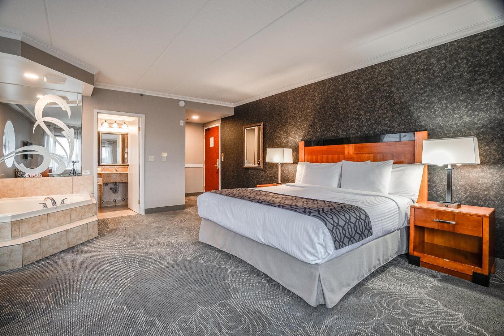 Monte Carlo Inn Barrie - Newly Renovated Exterior foto