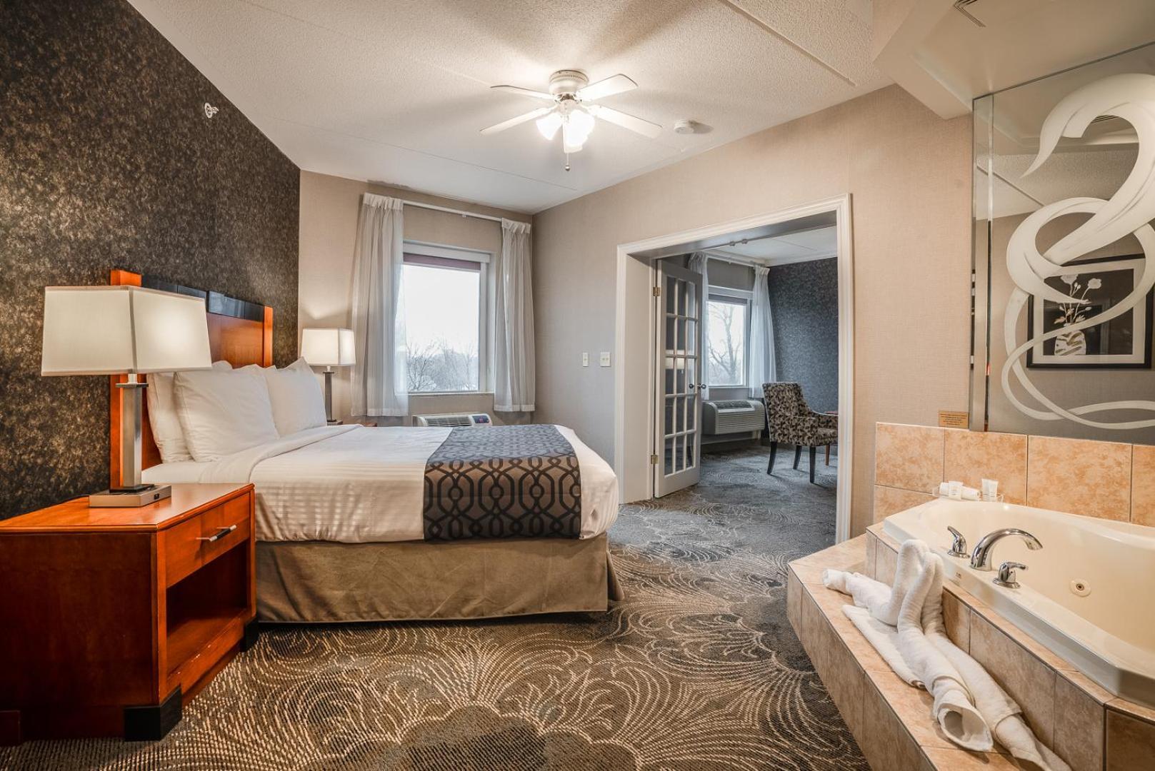 Monte Carlo Inn Barrie - Newly Renovated Exterior foto