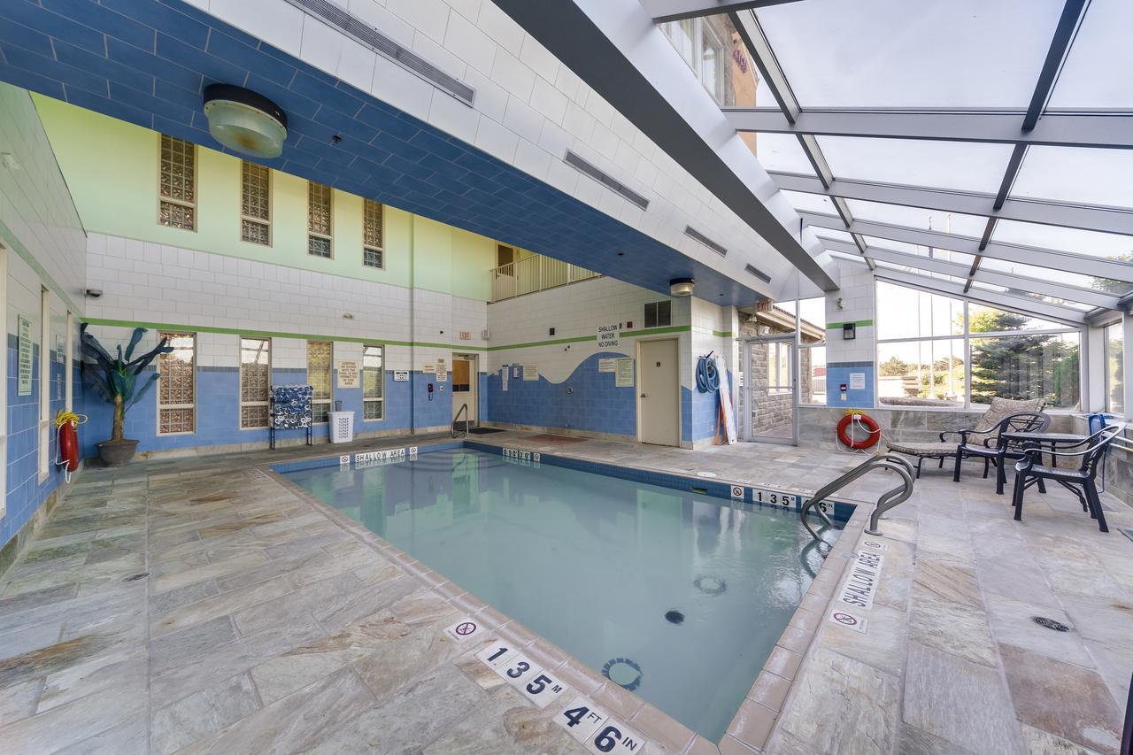 Monte Carlo Inn Barrie - Newly Renovated Exterior foto